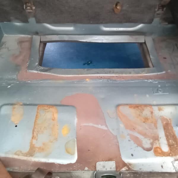 090726 1967 Austin Healey 3000 New Tank Prep 7