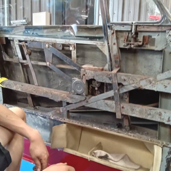 140726 1952 Bentley MkVI Drophead Drivers Door Panel and Internals 6
