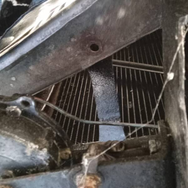 140726 1952 Bentley MkVI Drophead Grill Bolts Missing