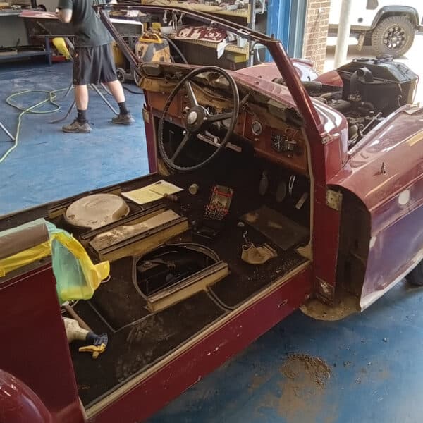 140726 1952 Bentley MkVI Drophead Windscreen Removed 3