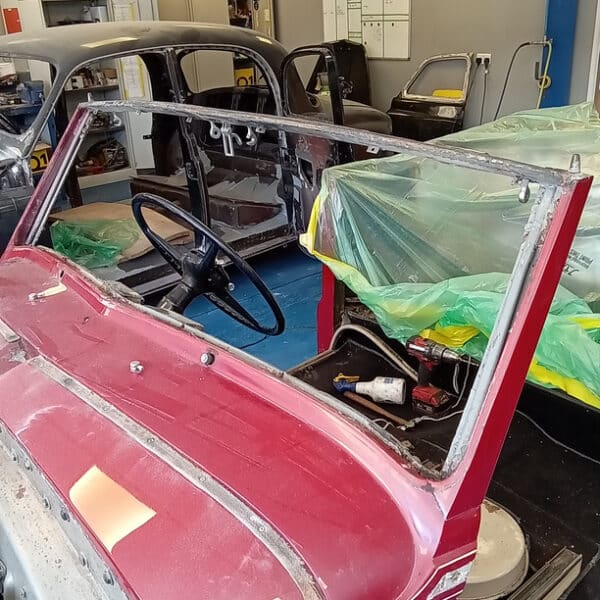 140726 1952 Bentley MkVI Drophead Windscreen Removed 4