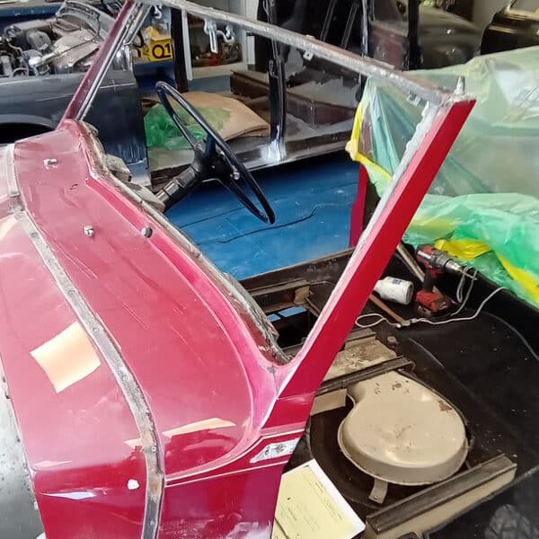 140726 1952 Bentley MkVI Drophead Windscreen Removed