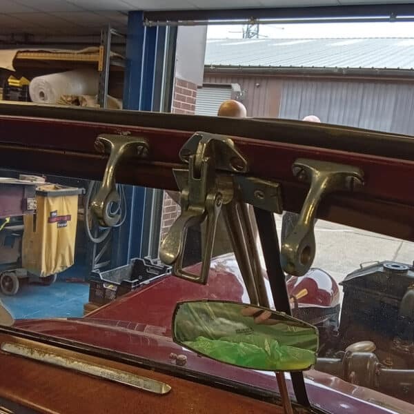 140726 1952 Bentley MkVI Drophead Windscreen Trim and Dash Removed 6
