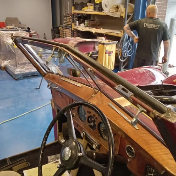 140726 1952 Bentley MkVI Drophead Windscreen Trim and Dash Removed