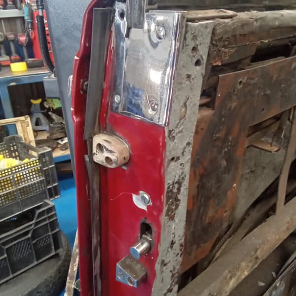 150726 1952 Bentley MkVI Drophead NS Door Teardown Photos 23