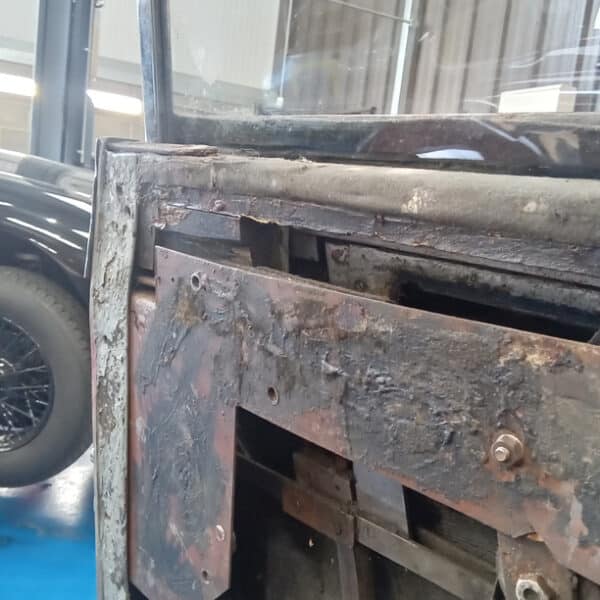 150726 1952 Bentley MkVI Drophead NS Door Teardown Photos 29
