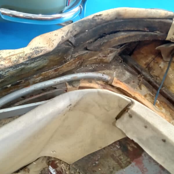 160726 1952 Bentley MkVI Drophead Interior Panels Removal 12