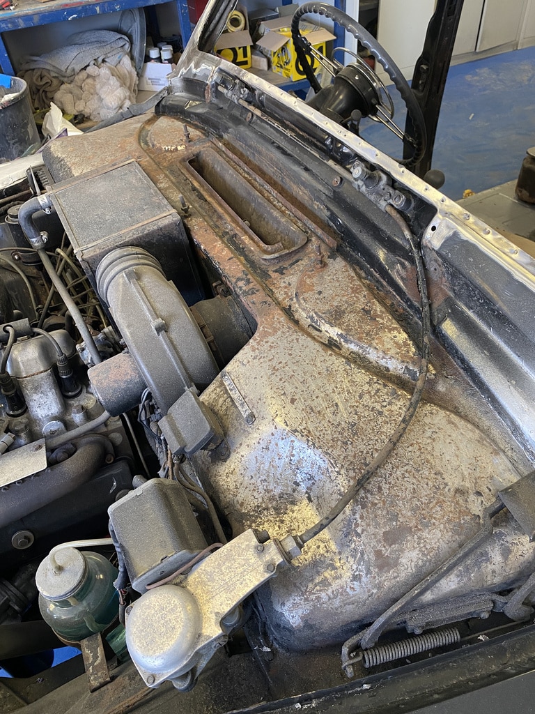 160726 1958 Rover 90 Wiper Motors and Arms Removed 2