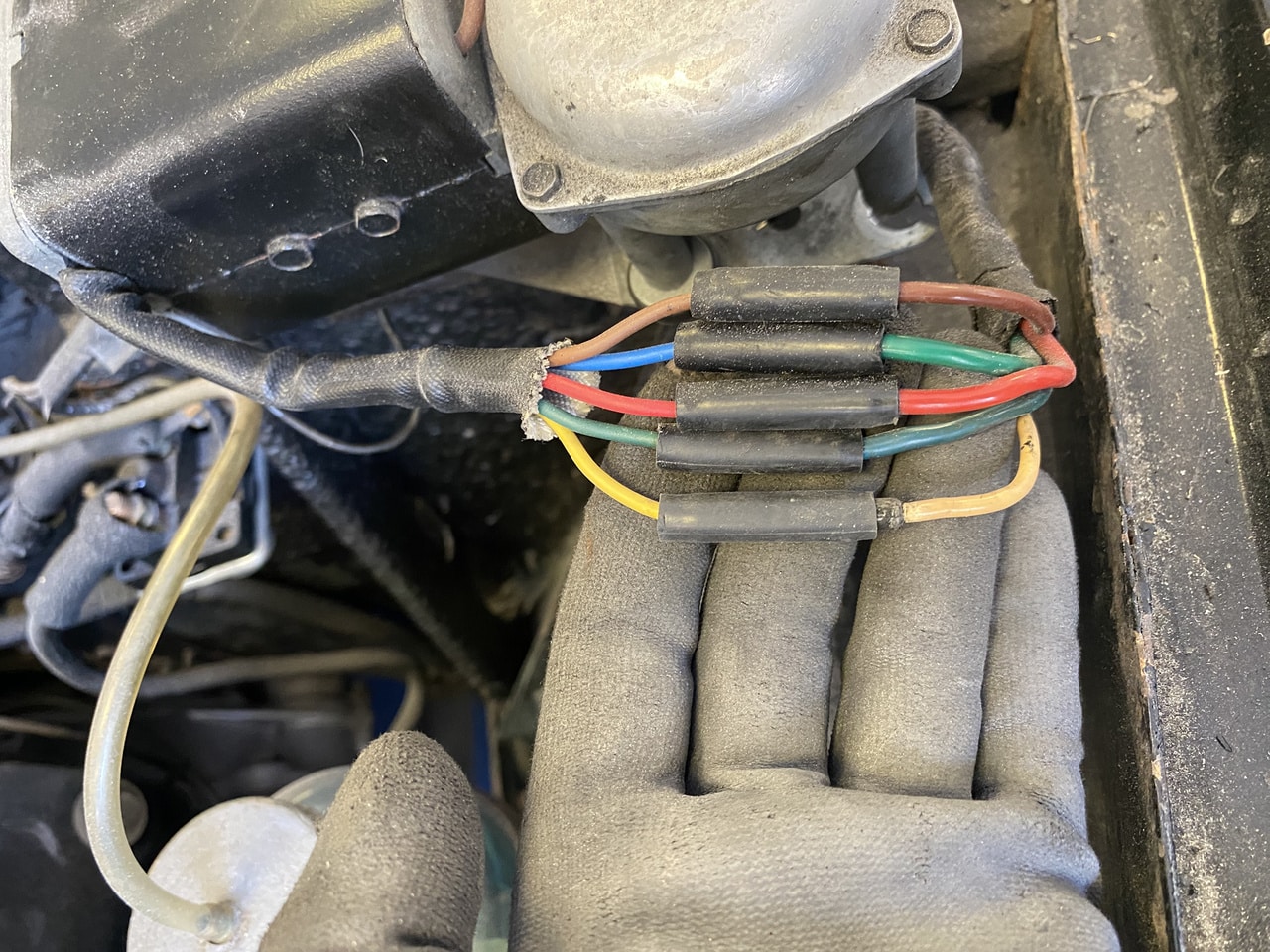 160726 1958 Rover 90 Wiper Motors and Arms Removed 4