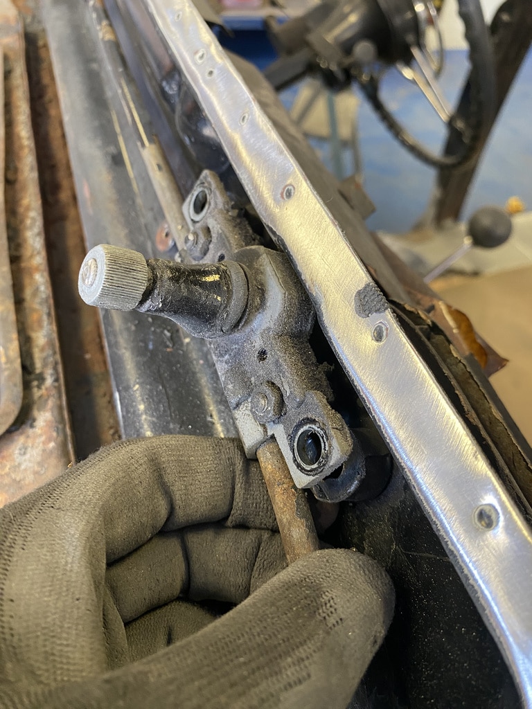 160726 1958 Rover 90 Wiper Motors and Arms Removed 5