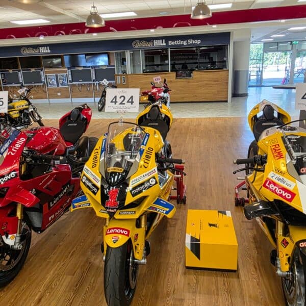 160726 Ducatis arriving at Kempton Park 1