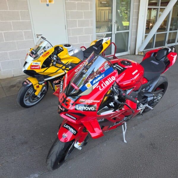 160726 Ducatis arriving at Kempton Park 11