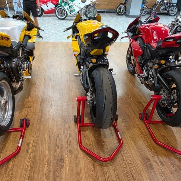 160726 Ducatis arriving at Kempton Park 13