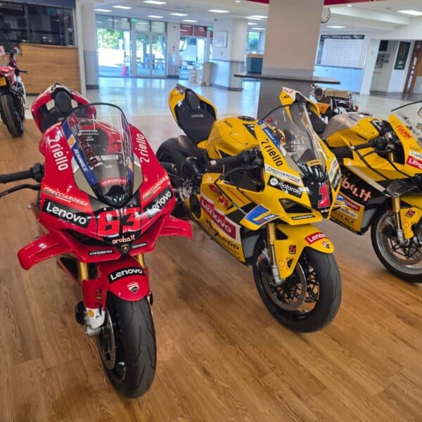 160726 Ducatis arriving at Kempton Park 14