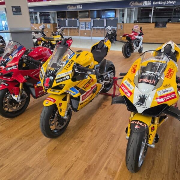 160726 Ducatis arriving at Kempton Park 17