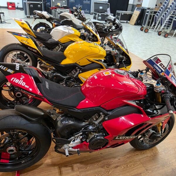 160726 Ducatis arriving at Kempton Park 3