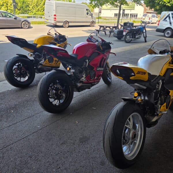 160726 Ducatis arriving at Kempton Park 4