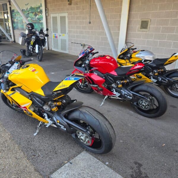 160726 Ducatis arriving at Kempton Park 8