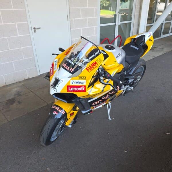 160726 Ducatis arriving at Kempton Park 9