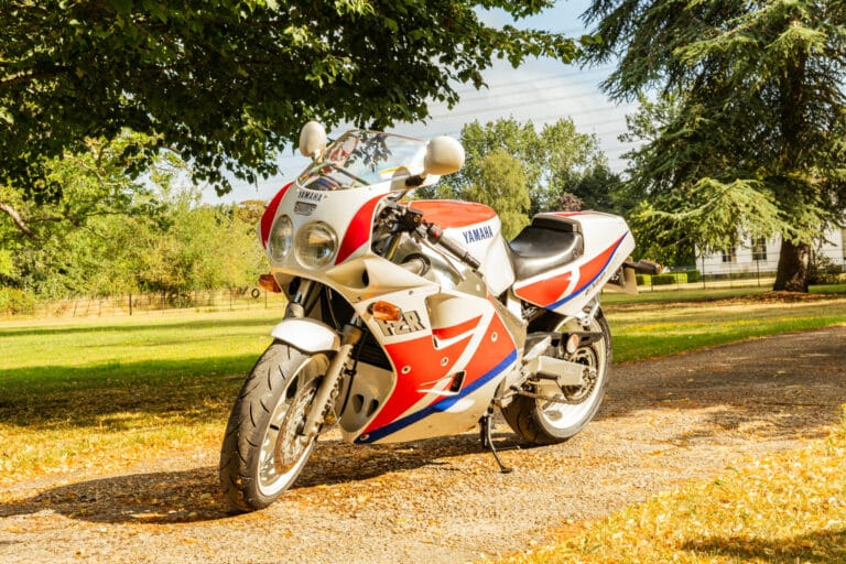 1990 Yamaha FZR1000 8
