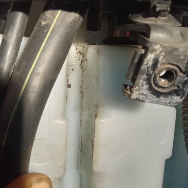 24072026 2012 Aston Martin Virage service 13