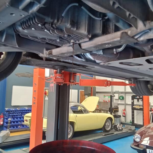 24072026 2012 Aston Martin Virage service 2