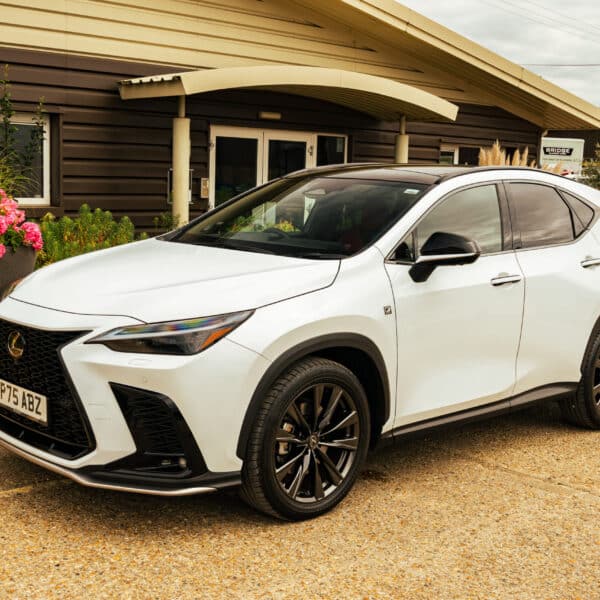 Lexus NH450H 3
