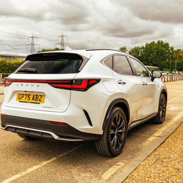 Lexus NH450H 7