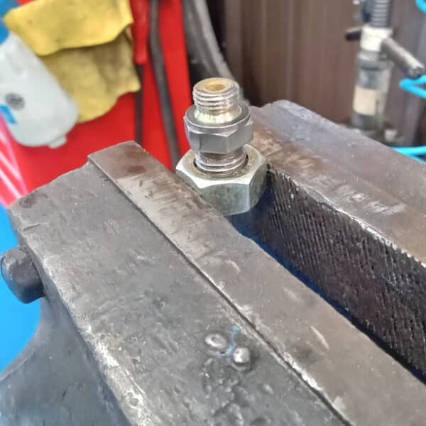 040826 1981 Porsche 911 Fuel Pressure Connector Regulator and Manifold Studs 13