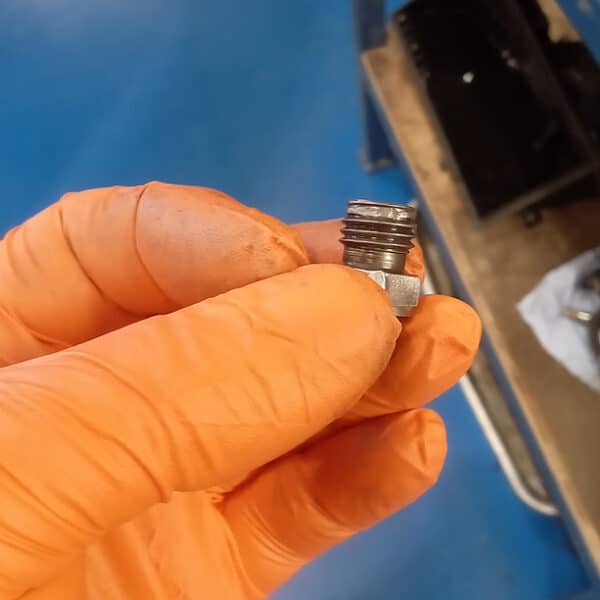 040826 1981 Porsche 911 Fuel Pressure Connector Regulator and Manifold Studs 14