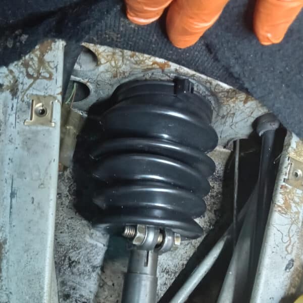 060826 1981 Porsche 911 Idle Gear Selection and Gaiter 4