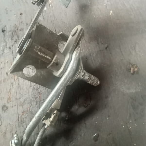 070726 1987 Mercedes 500SL Roof Mechanism Cleaned 6