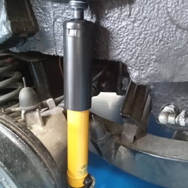 070826 1973 Triumph TR6 New Shocks 01