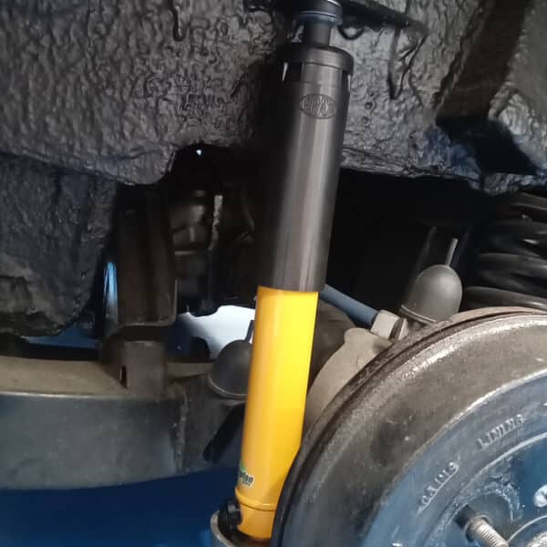 070826 1973 Triumph TR6 New Shocks 03