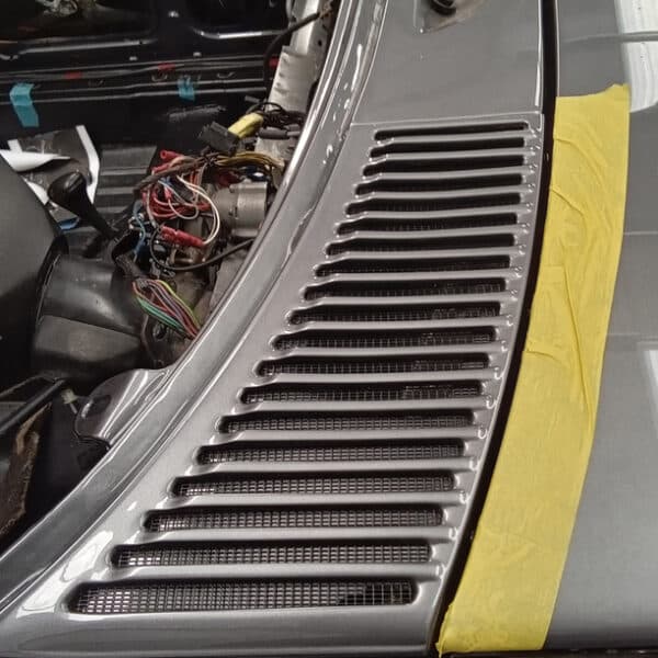 280726 1987 Mercedes 500SL Heater Controls and Scuttle Grilles 10