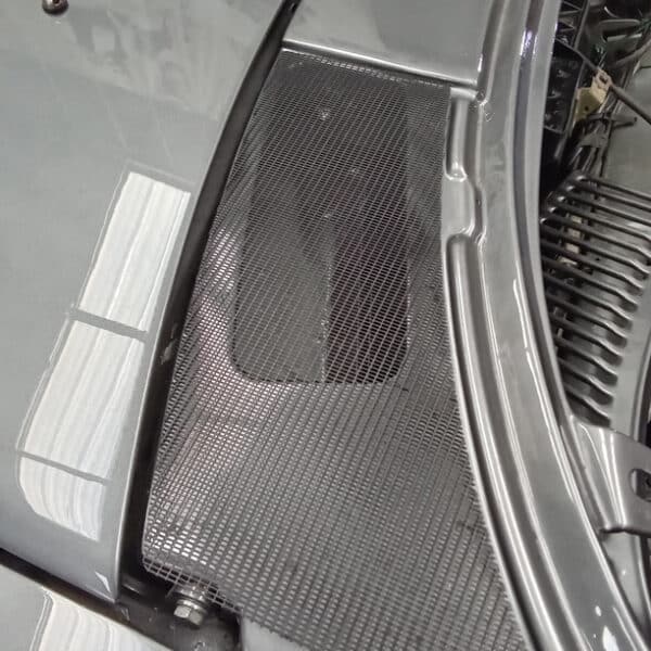 280726 1987 Mercedes 500SL Heater Controls and Scuttle Grilles 22