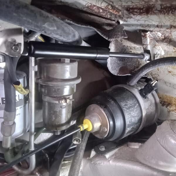 300726 1981 Porsche 911 Boot Struts Replaced