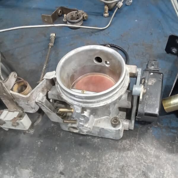 310726 1981 Porsche 911 Inlets Throttle Body and Metering Unit Cleaned 4