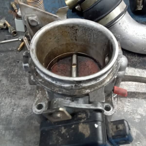 310726 1981 Porsche 911 Inlets Throttle Body and Metering Unit Cleaned 5