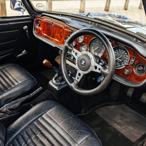 Triumph TR6 Blue 10