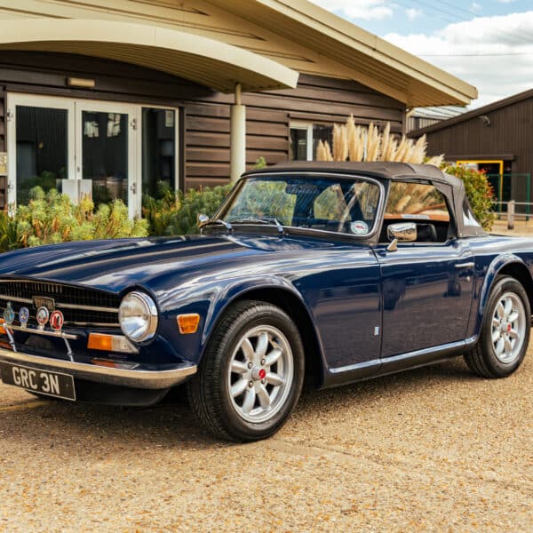 Triumph TR6 Blue 3