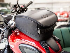 040722 - 2020 Triumph Street Twin Tank Bag-2