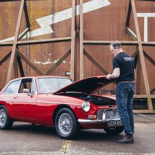 Black Bridge Classic Cars workshop T-Shirt 'The Standard' be part of our classic car workshop team around the world!