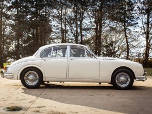 1966 Jaguar MK2-22