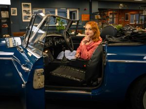 1973 MG B Blue_ (17)