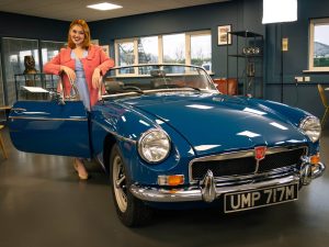 1973 MG B Blue_ (23)