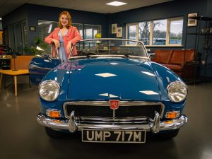 1973 MG B Blue_ (24)