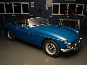 1973 MG B Blue_ (37)