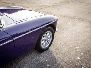 1973 MGB GT V8 purple-08