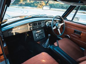 1975 MGB GT V8 - Orange-13